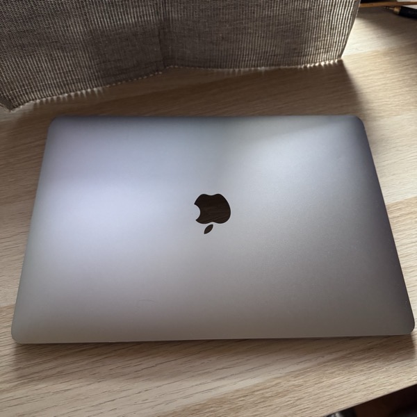MacBookAir_2020_Close.jpeg MacBookAir 2020 Close